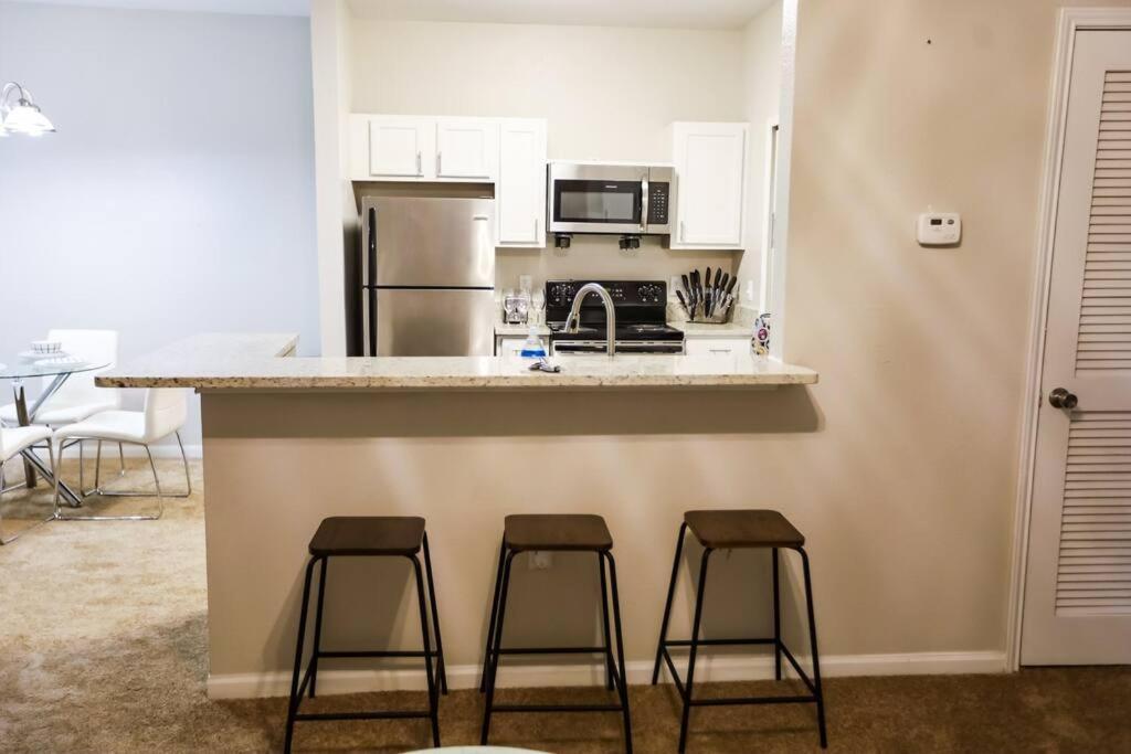 Lux 2Bd 2Ba Minutes From The Water Apartment Pensacola Bagian luar foto