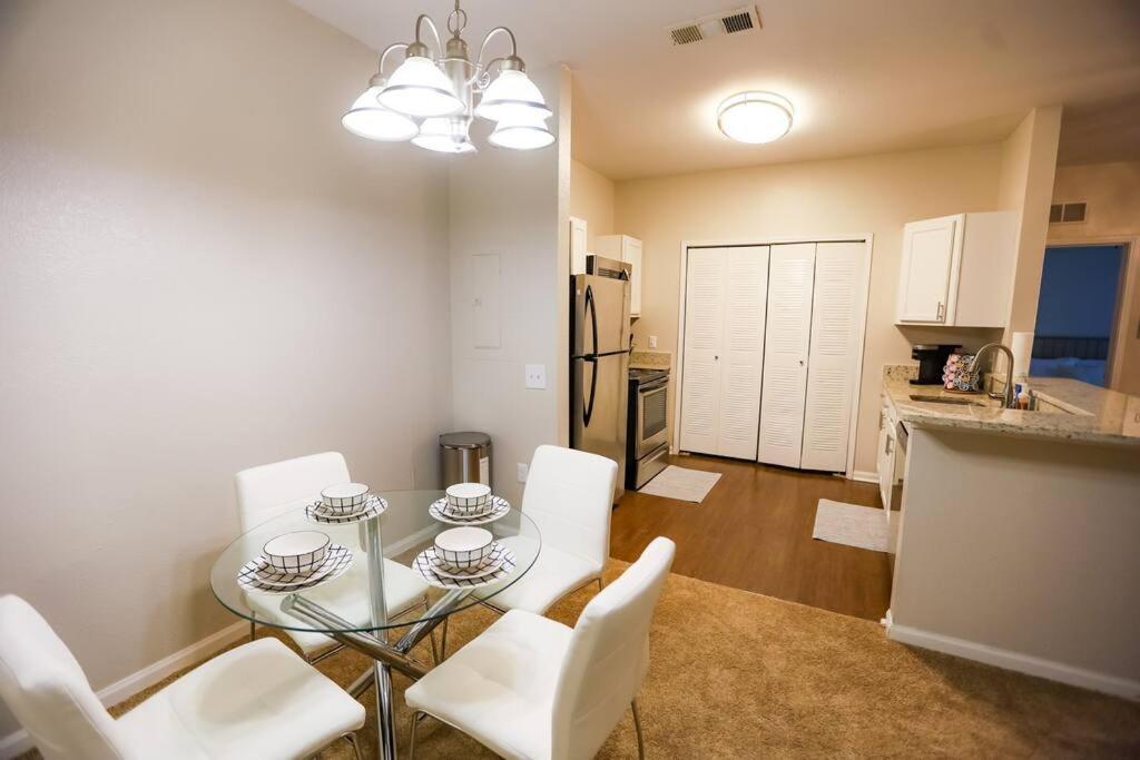 Lux 2Bd 2Ba Minutes From The Water Apartment Pensacola Bagian luar foto